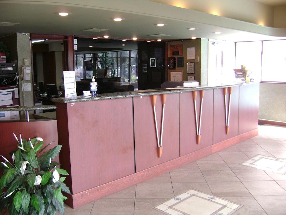 Days Inn By Wyndham Victoria On The Harbour Exterior photo