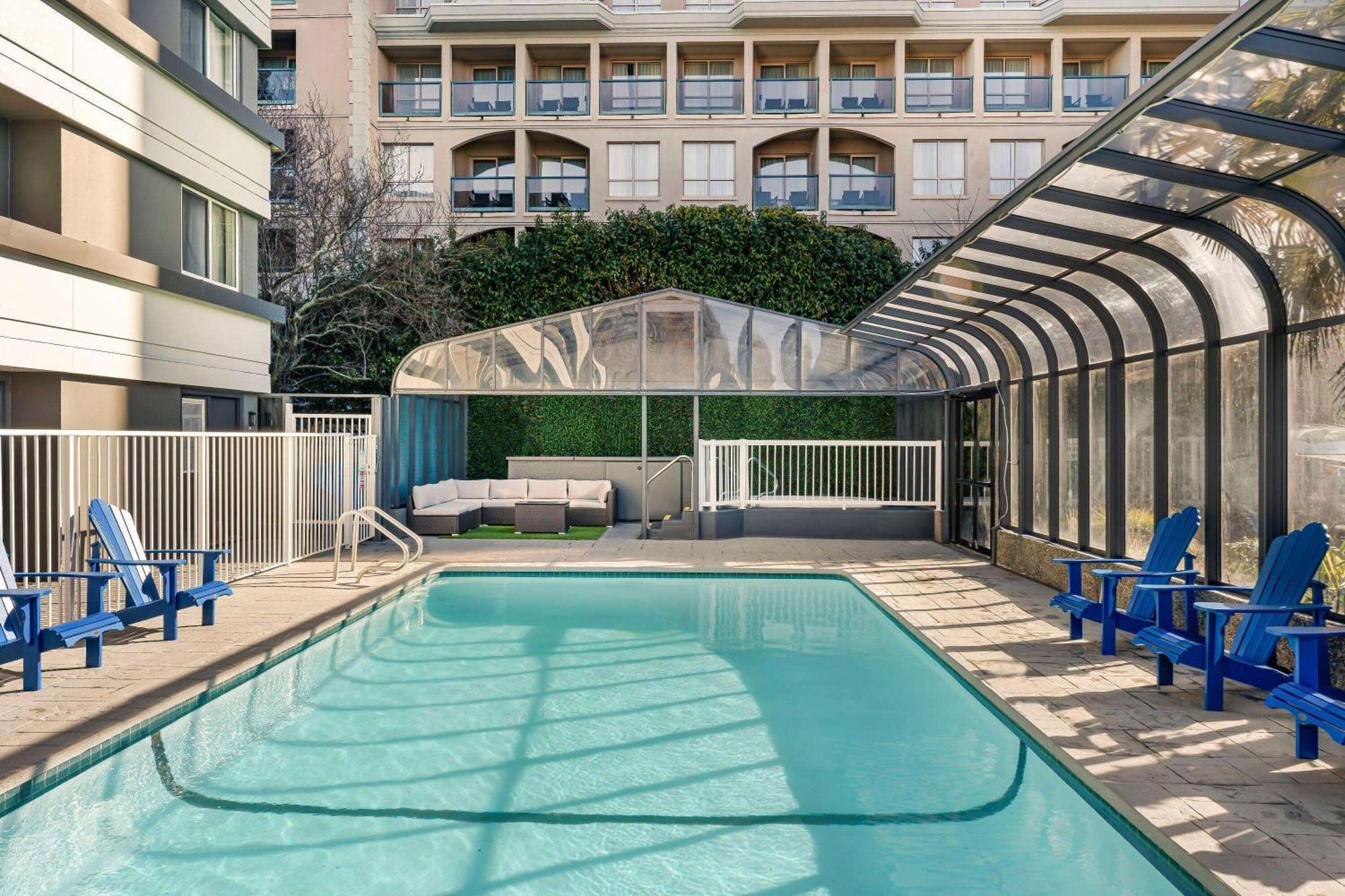 Days Inn By Wyndham Victoria On The Harbour Exterior photo