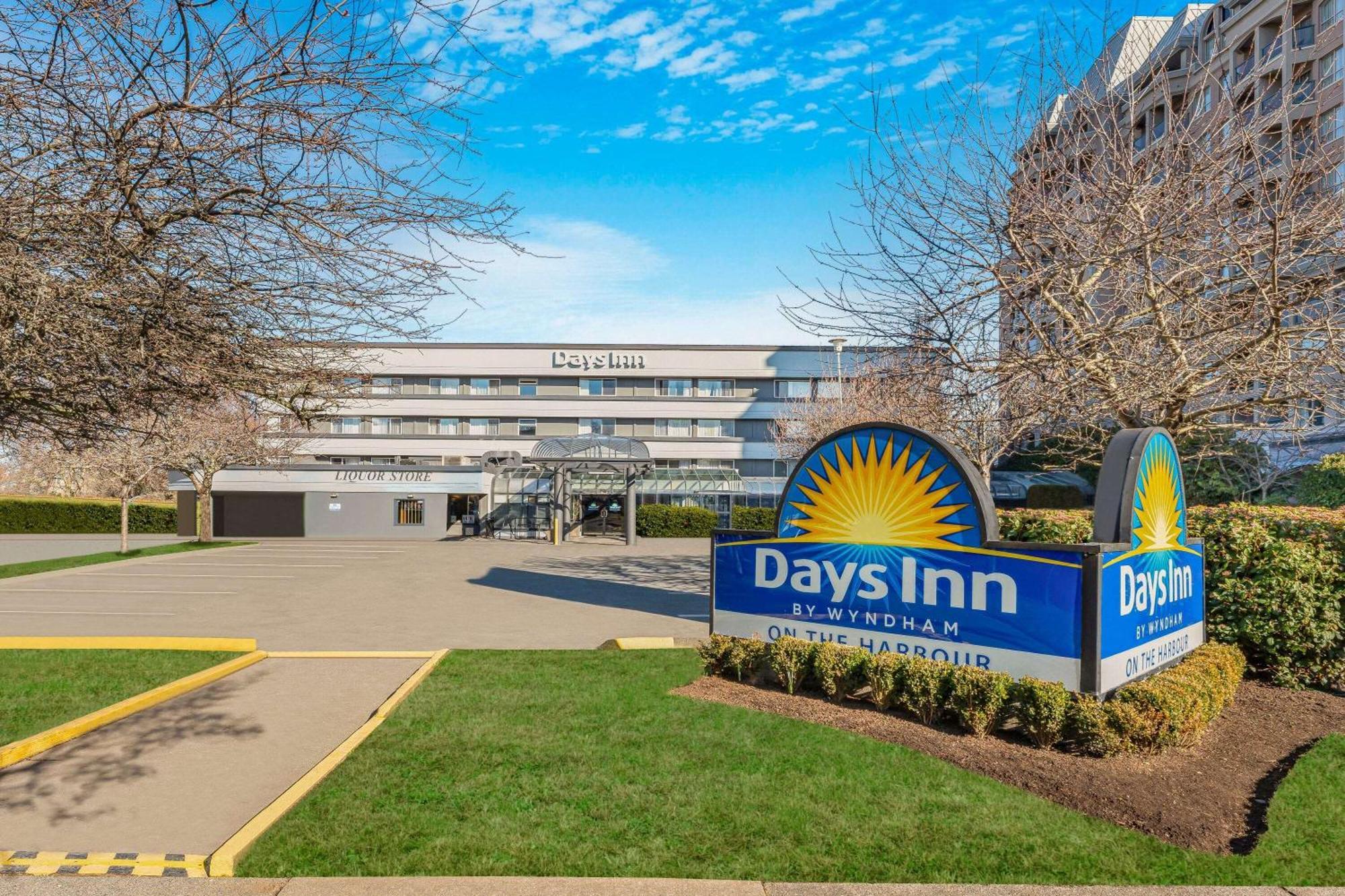 Days Inn By Wyndham Victoria On The Harbour Exterior photo