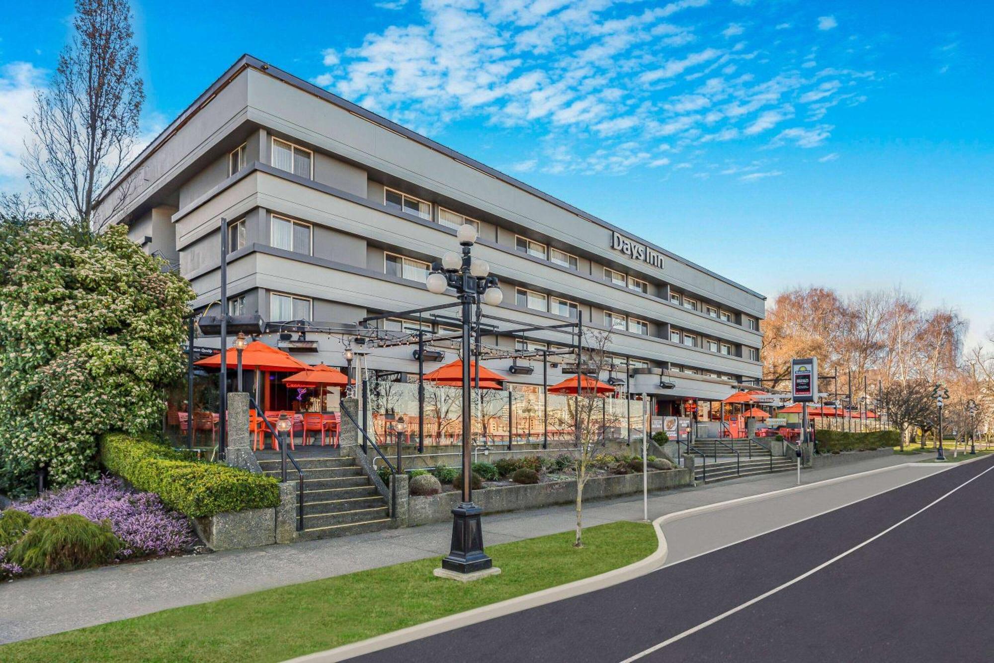 Days Inn By Wyndham Victoria On The Harbour Exterior photo